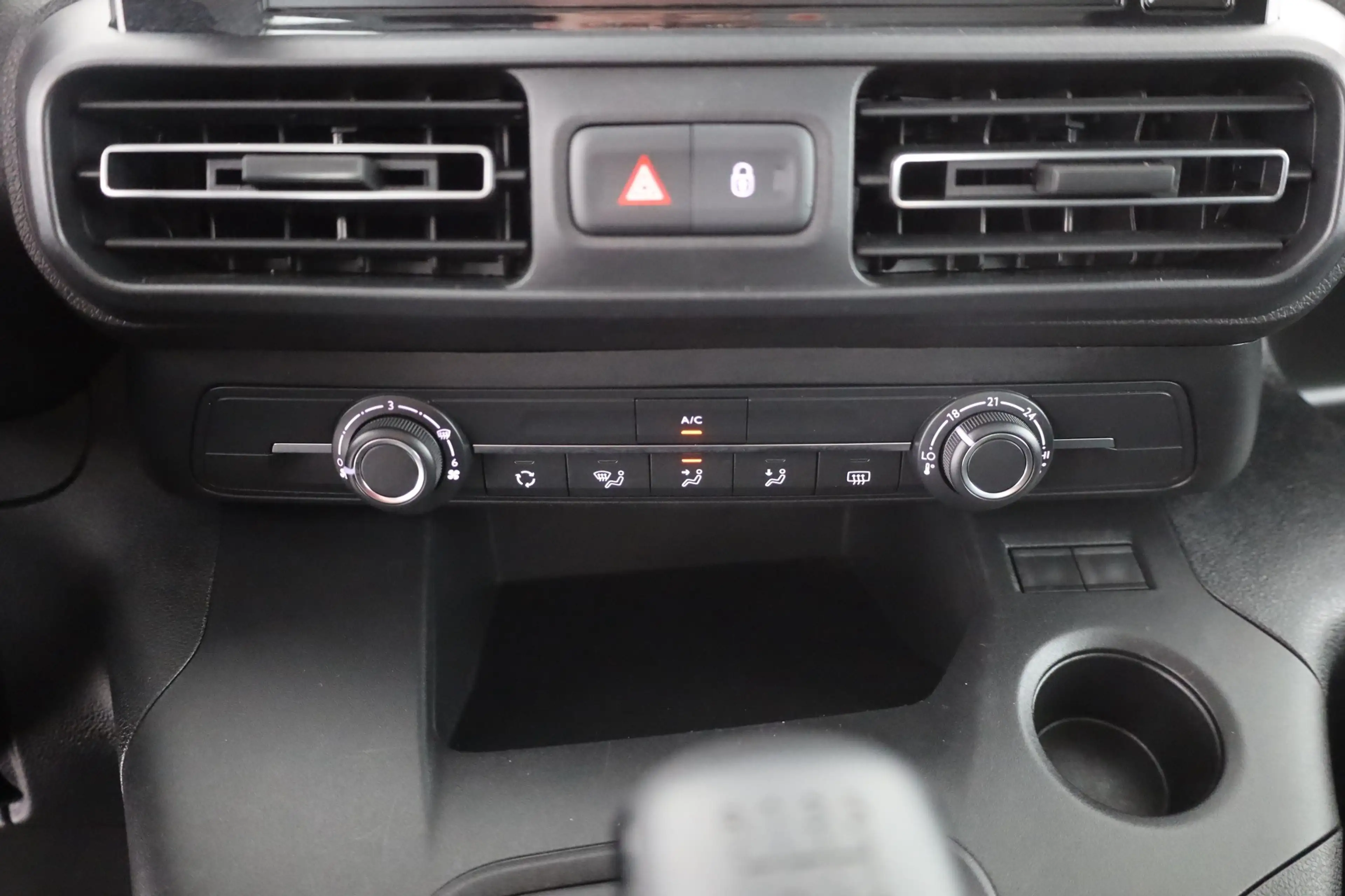 Opel Combo Life E 1.2 Edition Navi IntelliLink DAB — photo 12