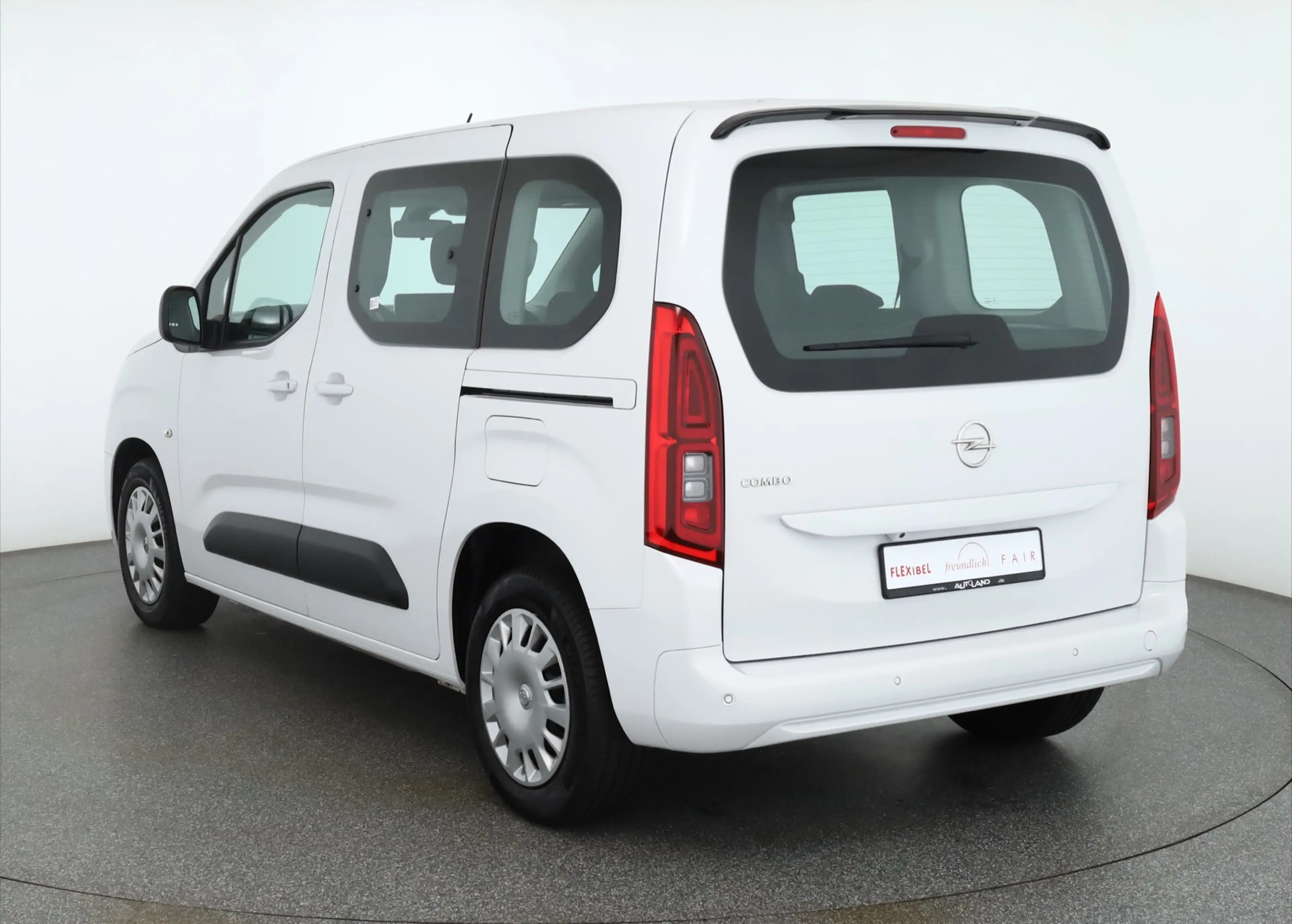 Opel Combo Life E 1.2 Edition Navi IntelliLink DAB — photo 3