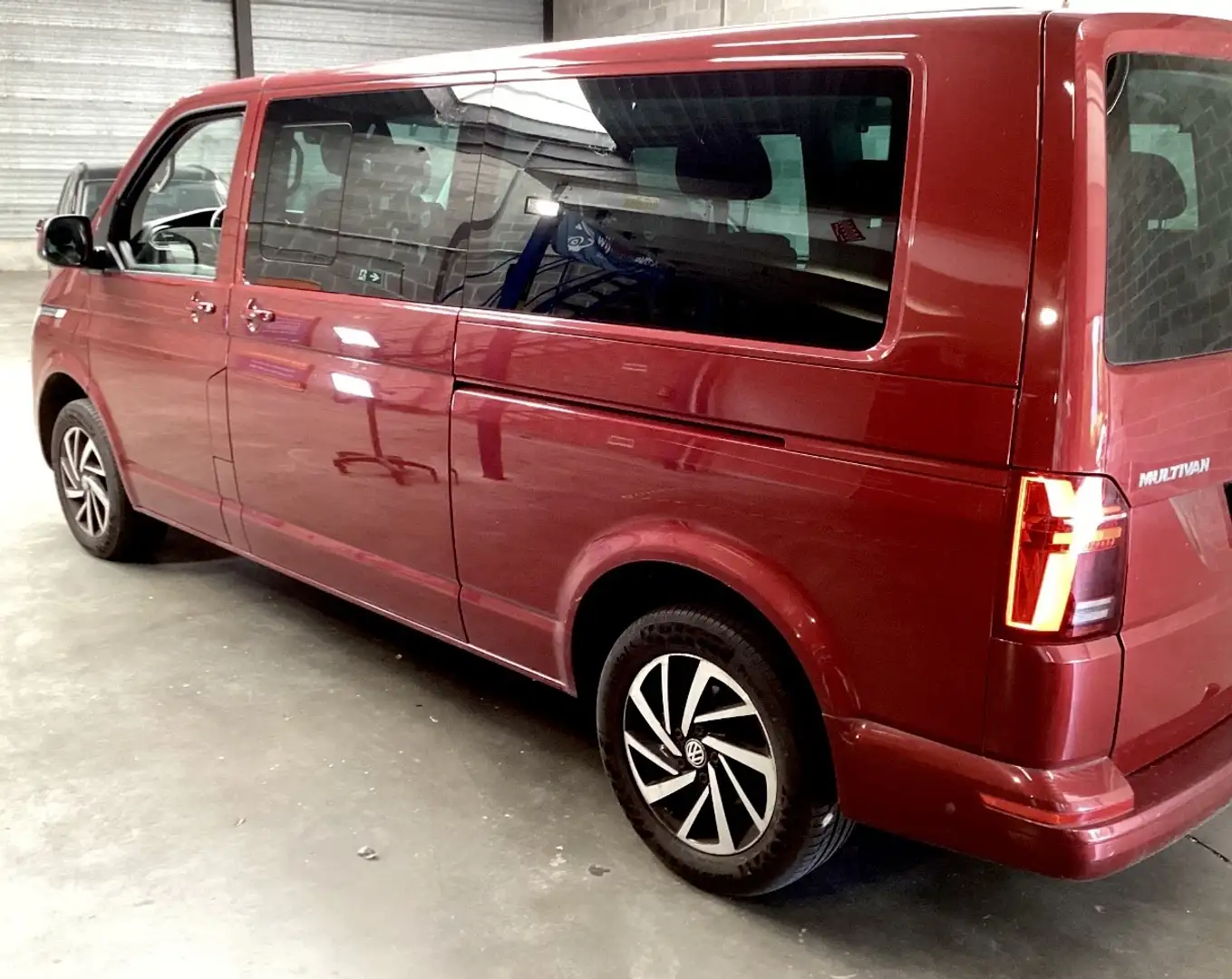 Volkswagen T6.1 Multivan 2.0TDi 150CV BOITE AUTO 8 PLACES TVAC FULL OPTIONS Rouge - 2