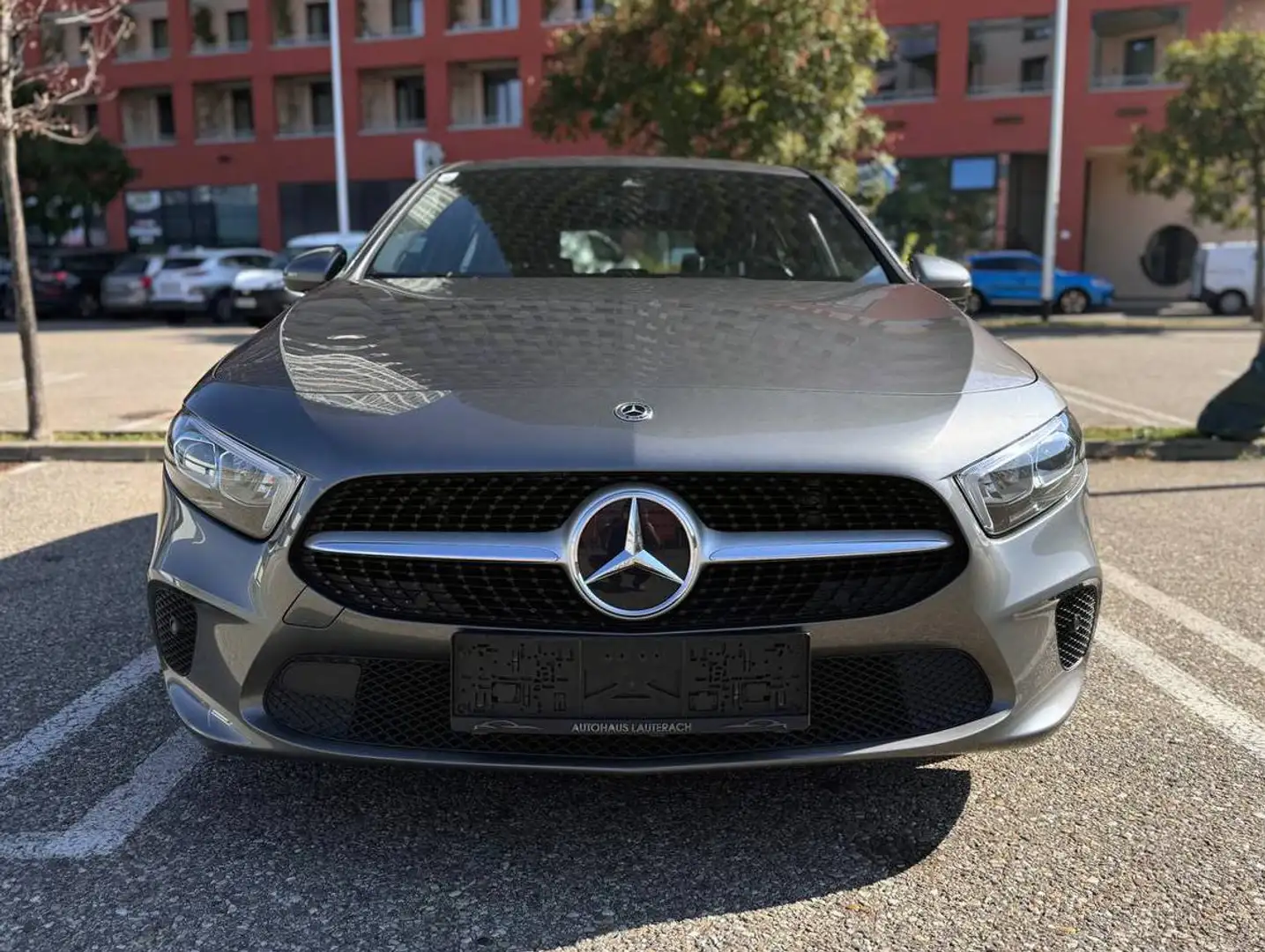 Mercedes-Benz A 180 Navi | Kamera | LED | AHK Grau - 2