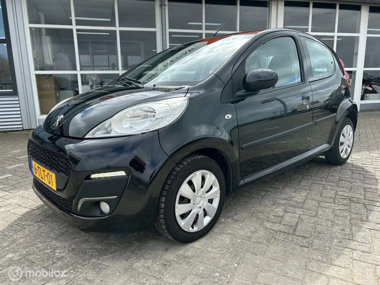 Peugeot 107 1.0 Active 5drs. Zwart - 2