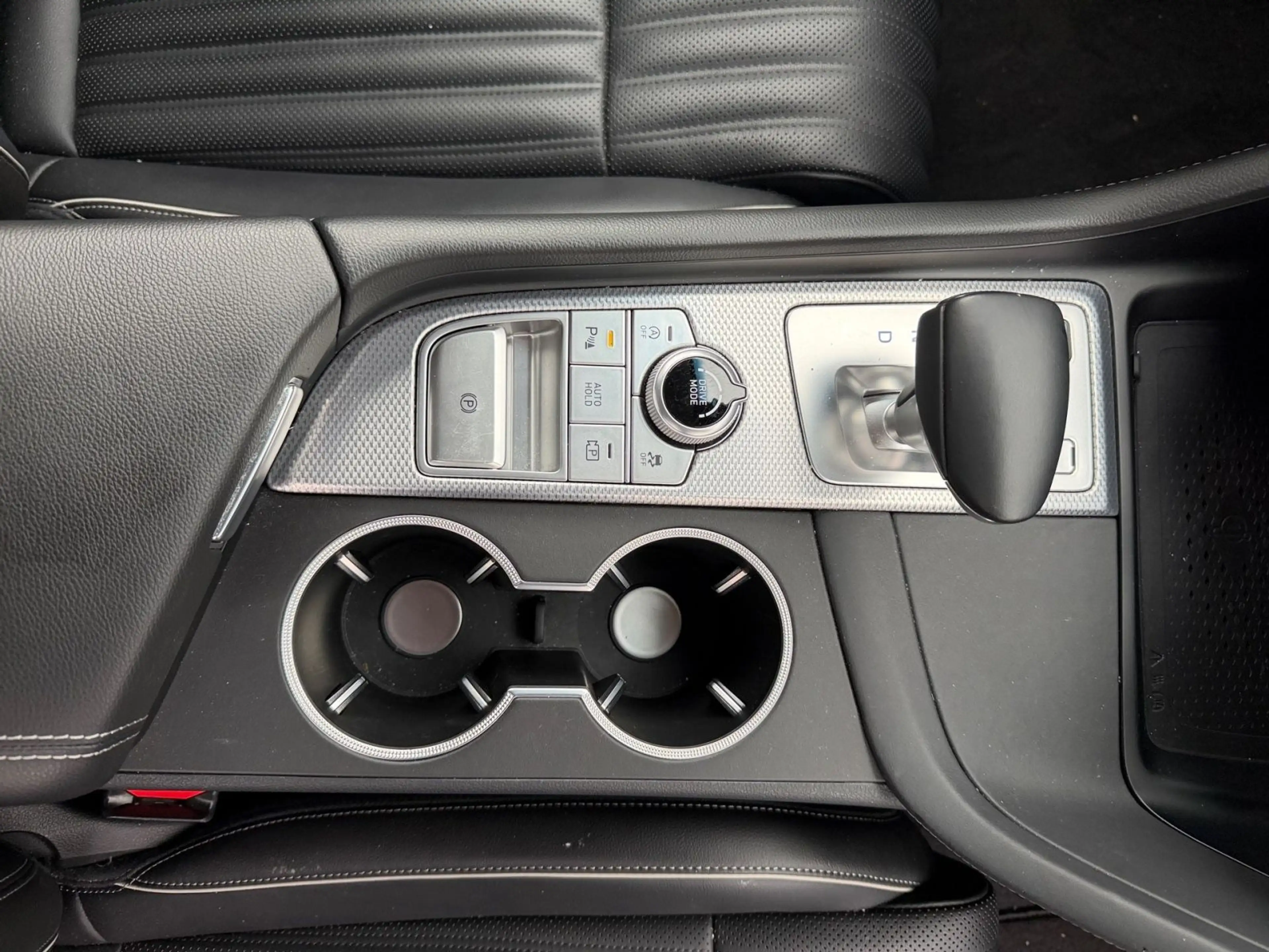 Genesis G70 2.0 T-GDi 4WD Luxury — photo 15