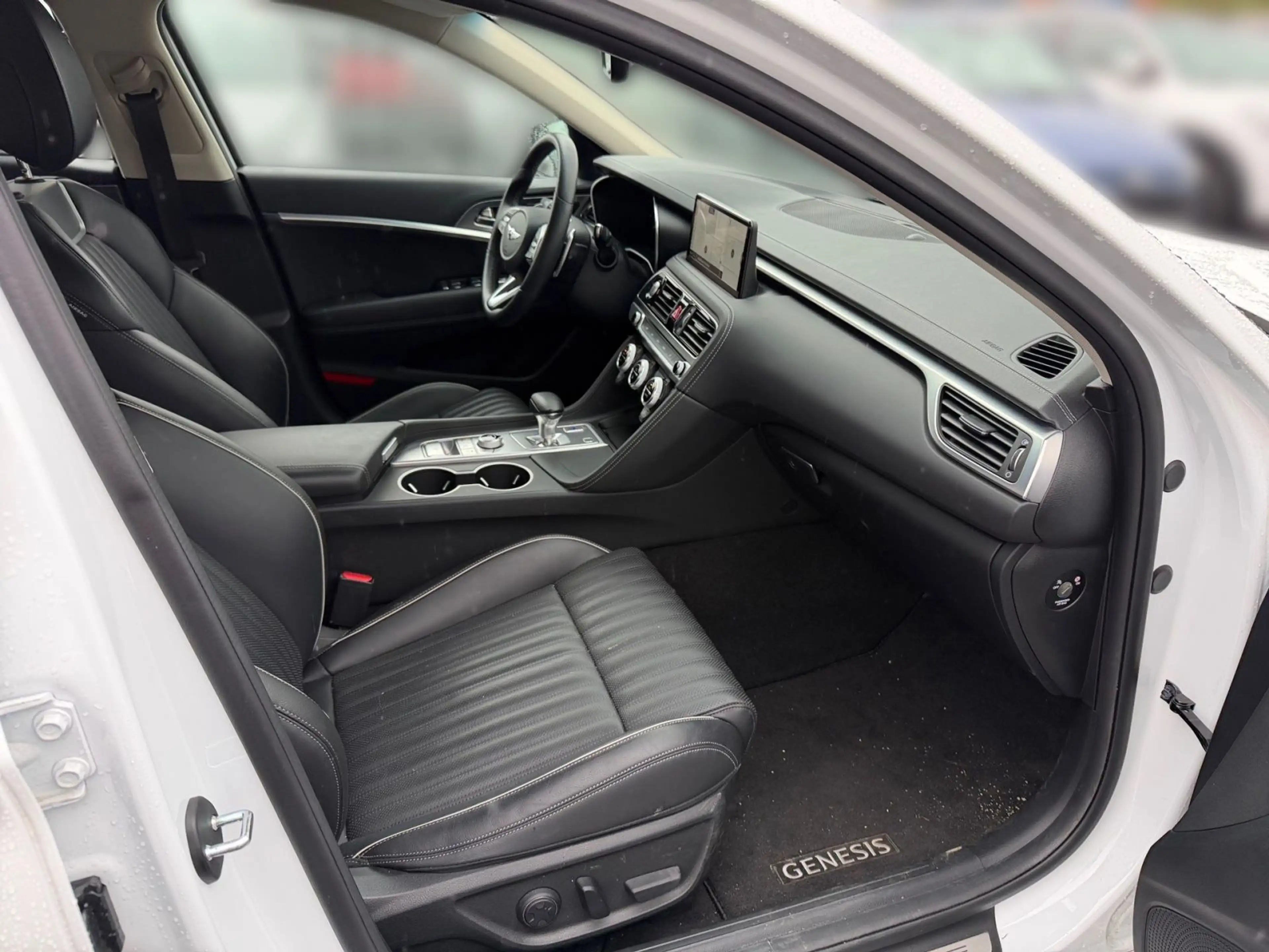 Genesis G70 2.0 T-GDi 4WD Luxury — photo 14