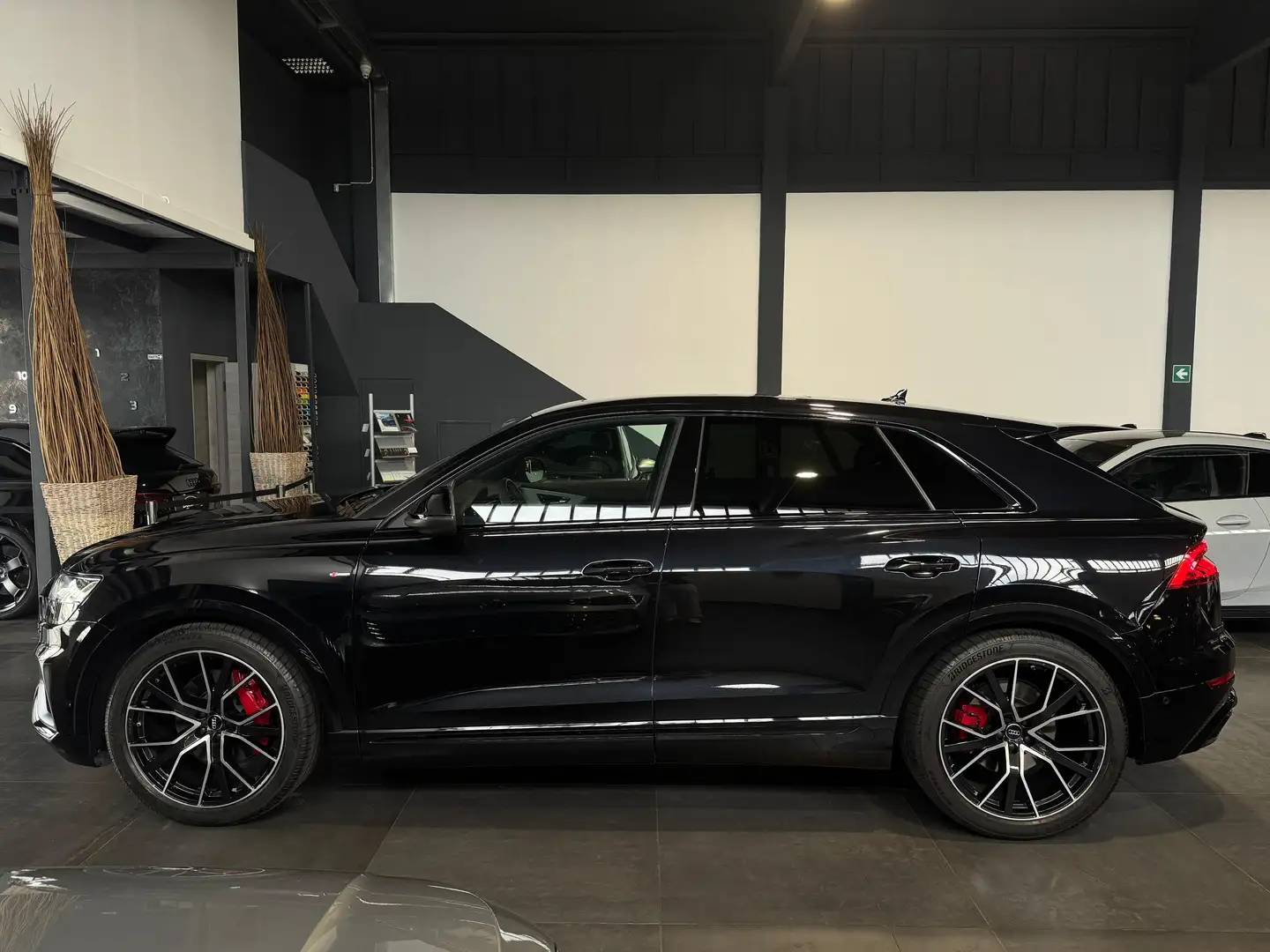 Audi Q8 55 TFSI quattro S-line MATRIX-TETTO-LUCI AMBIENTE Nero - 2