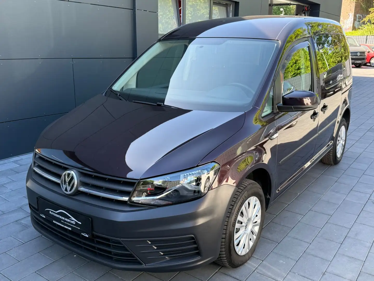 Volkswagen Caddy 2.0 TDI PKW Trendline BMT DSG 5SITZE AHK Schwarz - 1
