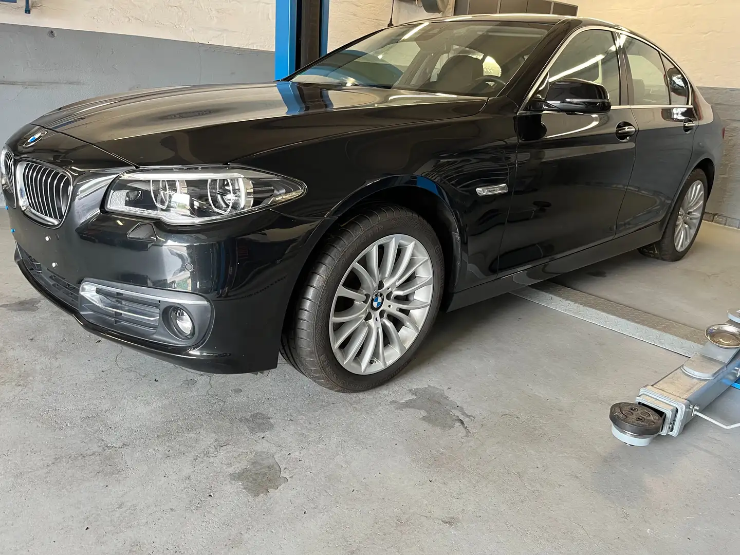 BMW 535 5er 535d xDrive Sport-Aut. Luxury Line crna - 2