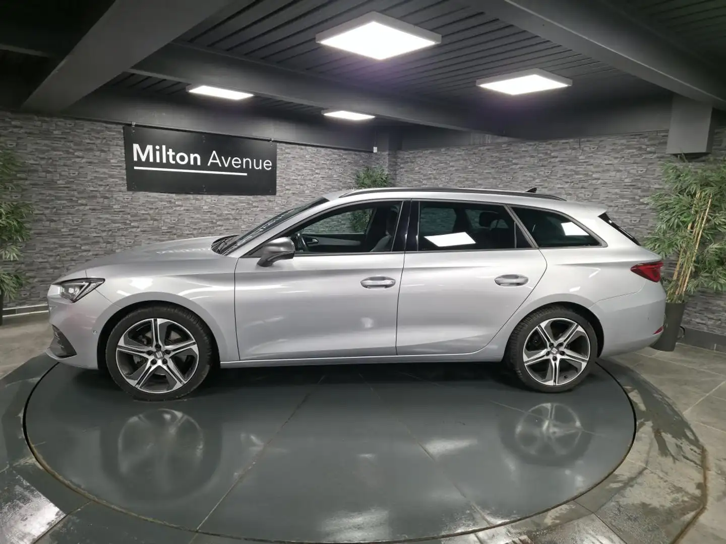 SEAT Leon Leon Sportstourer 2.0 16V TDI - 150 - BV DSG 7 FR Gris - 2