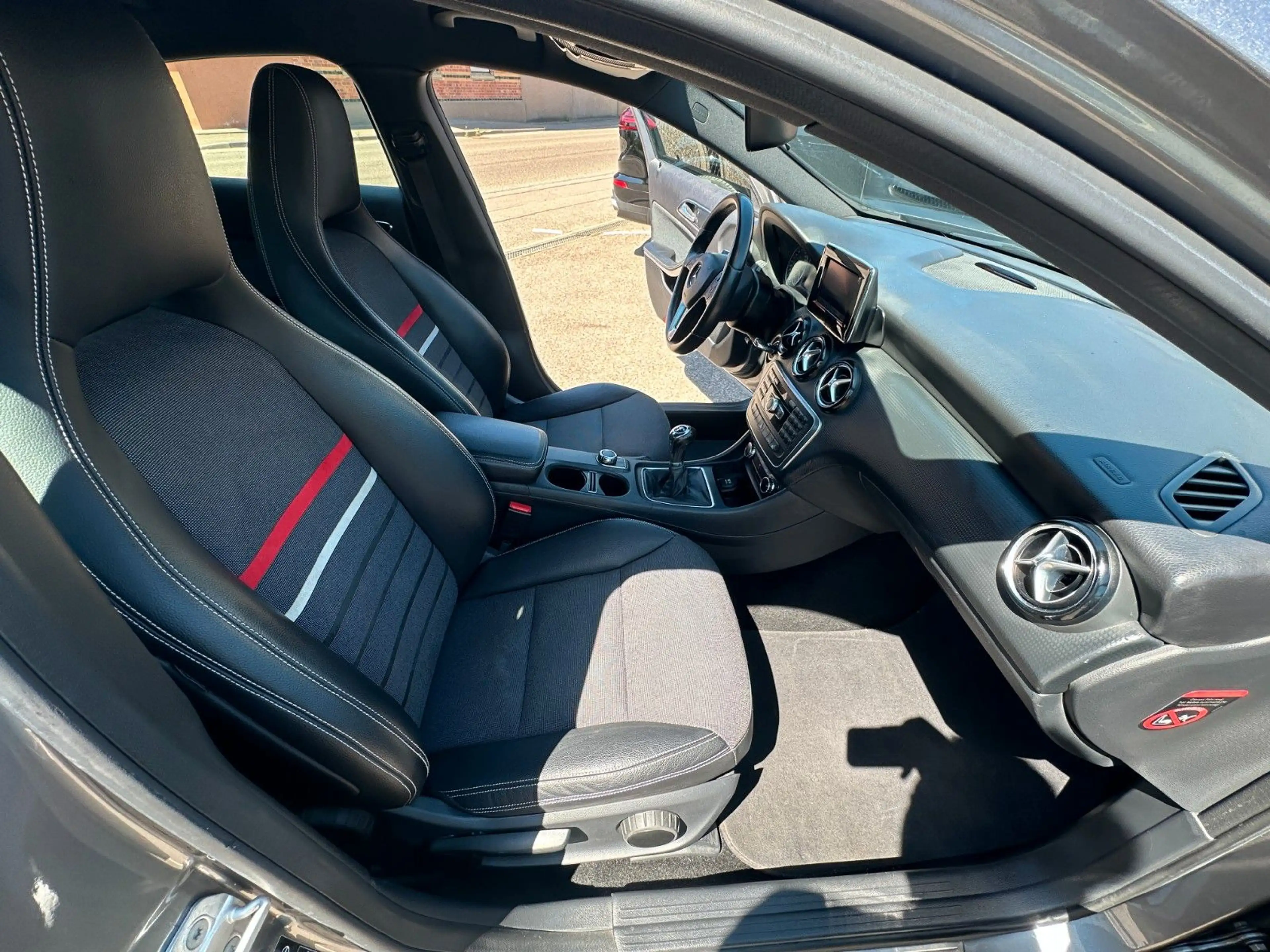 Mercedes-Benz A 180 BlueEfficiency Style*NAVI*PDC*SHZ* — photo 13