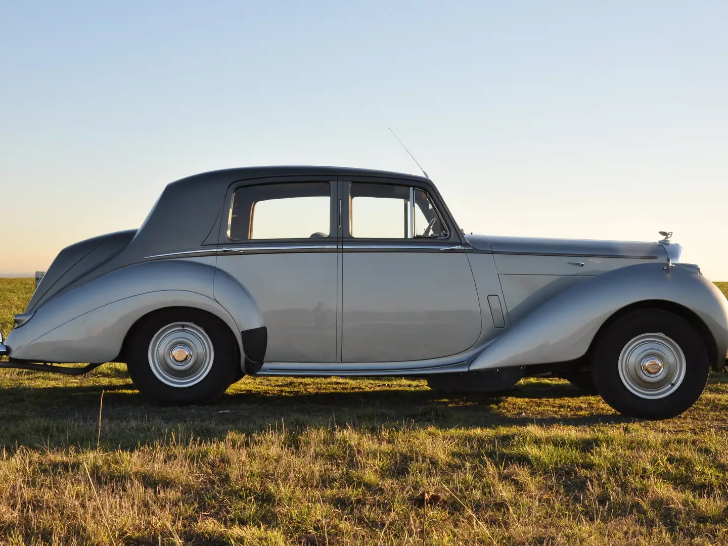 Bentley R-Type Saloon feiert 70. Geburtstag Grey - 1