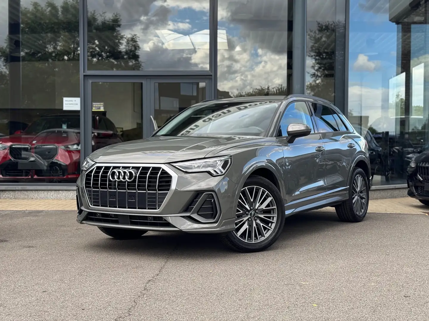 Audi Q3 35 TFSI - S line / BLINDSPOT / CAM / VERW / NAVI Gris - 1