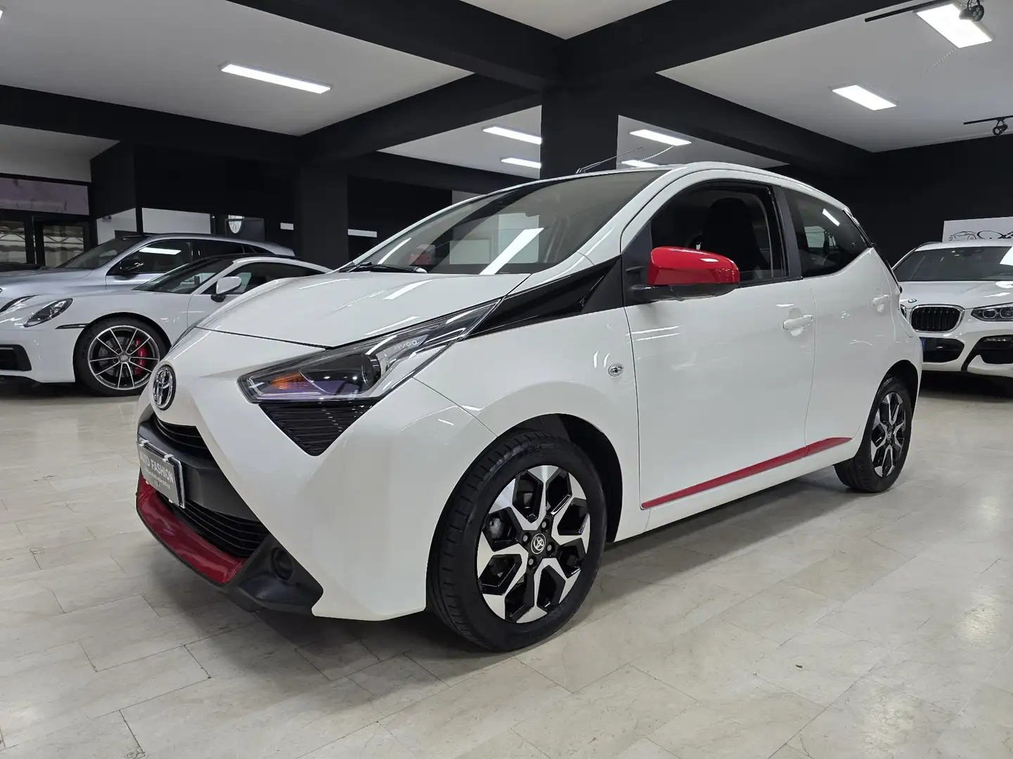 Toyota Aygo Aygo II 2018 5p 5p 1.0 x-clusiv 72cv Bianco - 1