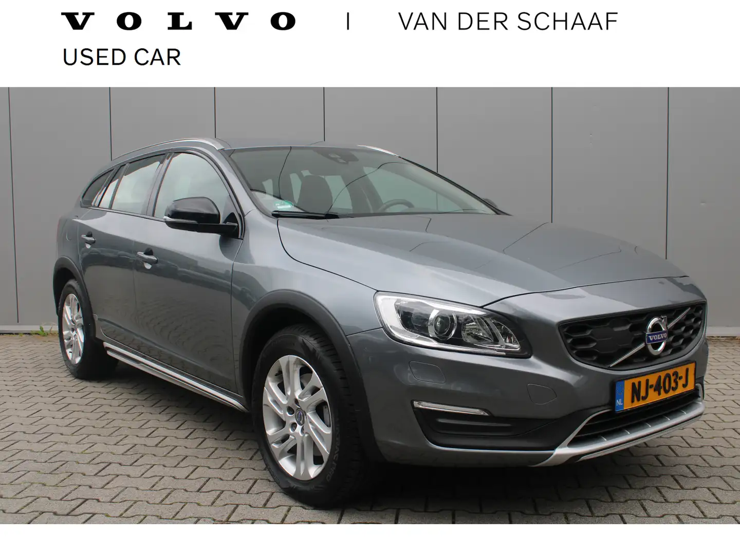 Volvo V60 Cross Country D4 Nordic+ | Dealer Onderhouden | Trekhaak | All S Grijs - 1