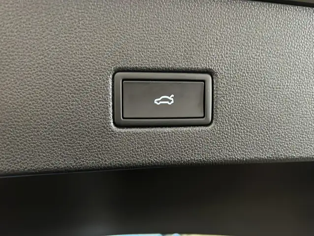 Volkswagen T-Roc view 9