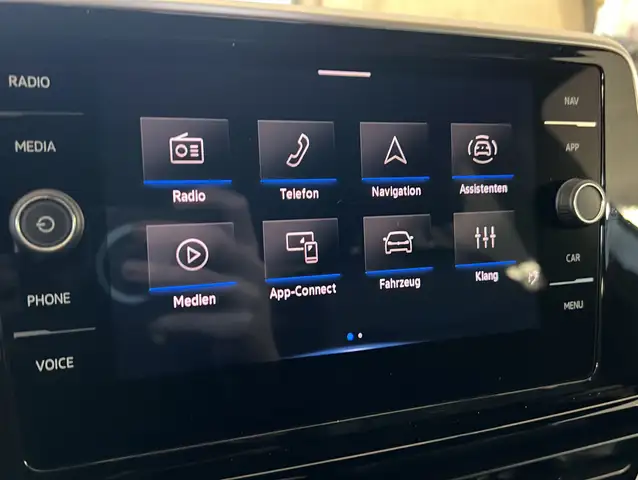 Volkswagen T-Roc view 18