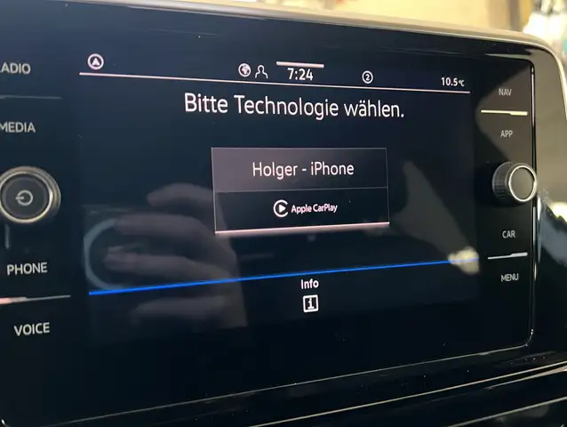 Volkswagen T-Roc view 17