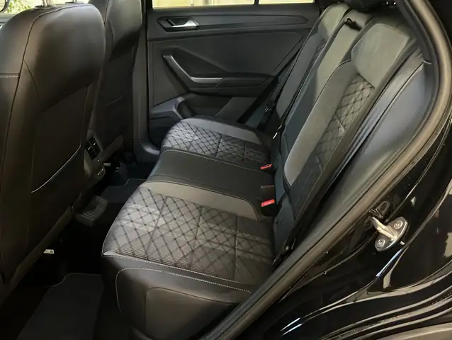 Volkswagen T-Roc view 7