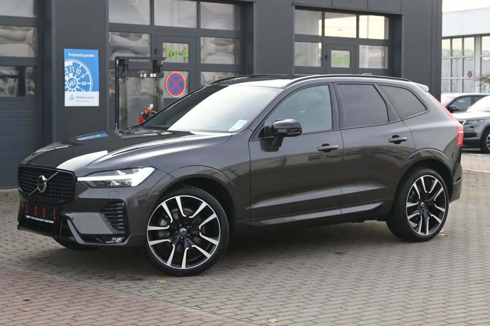 Volvo XC60 B4B Plus Dark*LED*STHZ*H&K*PANO Grau - 1