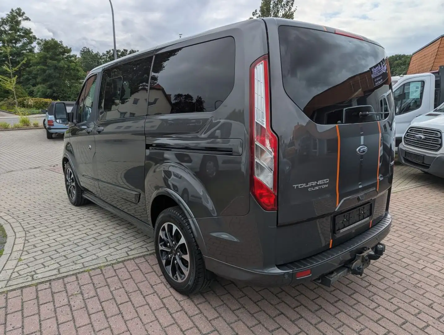 Ford Tourneo Custom 320 L1H1 VA MH Sport AHZV NAVI XENON Grau - 2