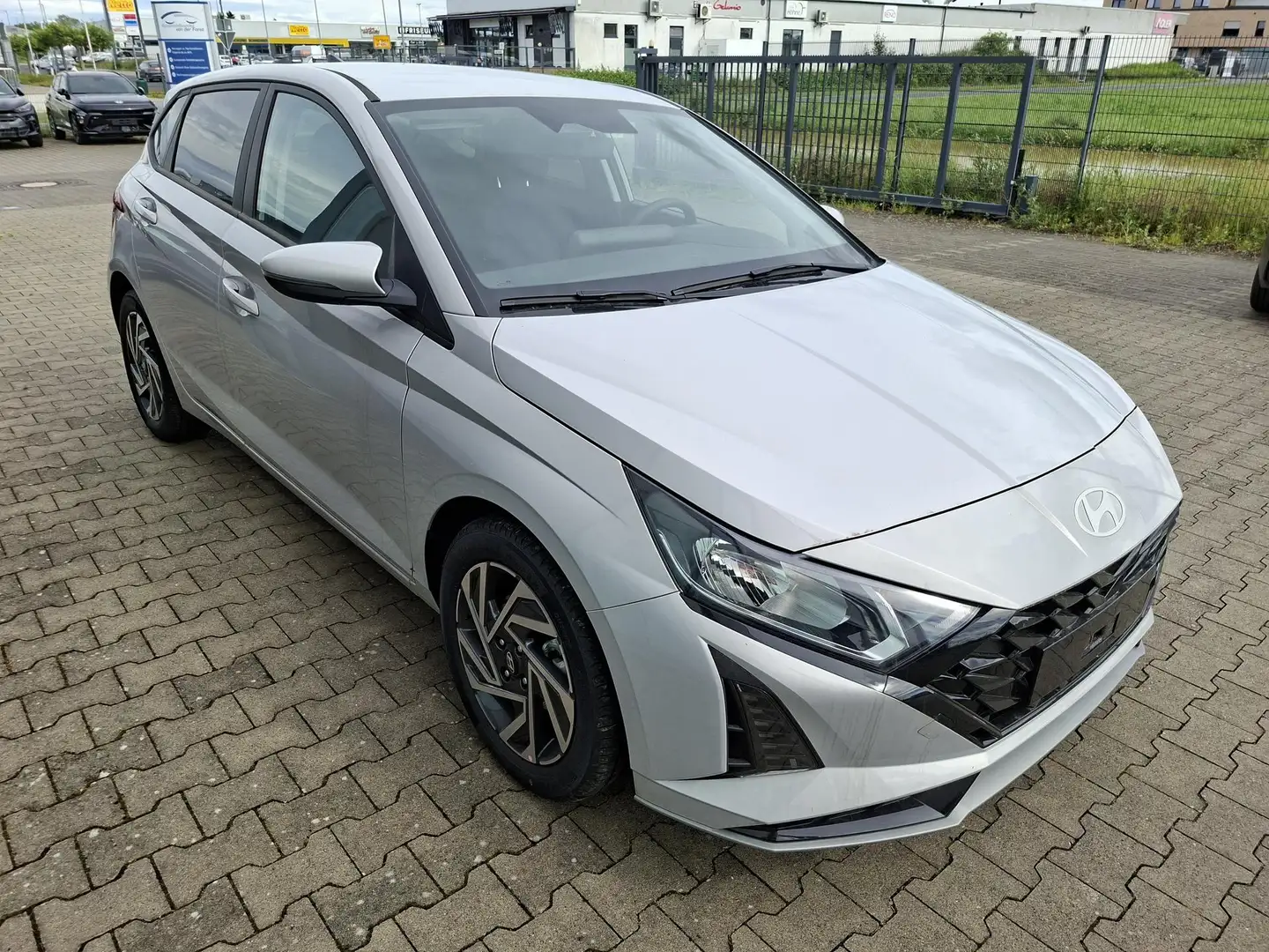 Hyundai i20 Family 1.0 T-GDI 90PS, NAVI 10,25", LUMEN-GREY ... Grau - 1