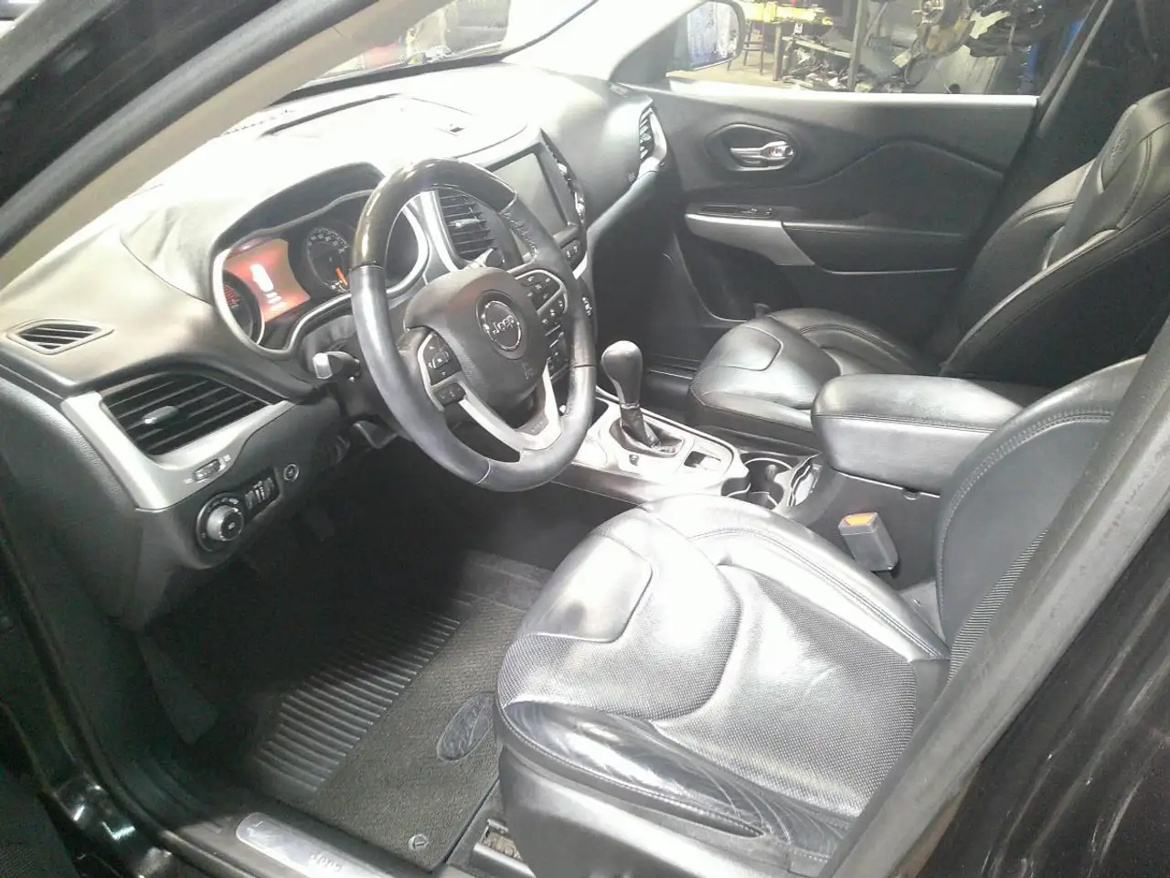 Jeep Cherokee снимка Jeep Cherokee