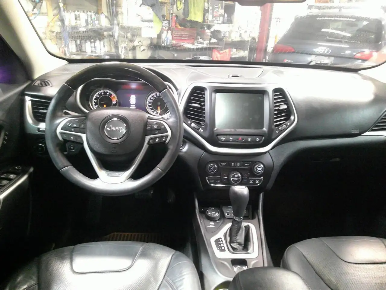 Jeep Cherokee снимка Jeep Cherokee