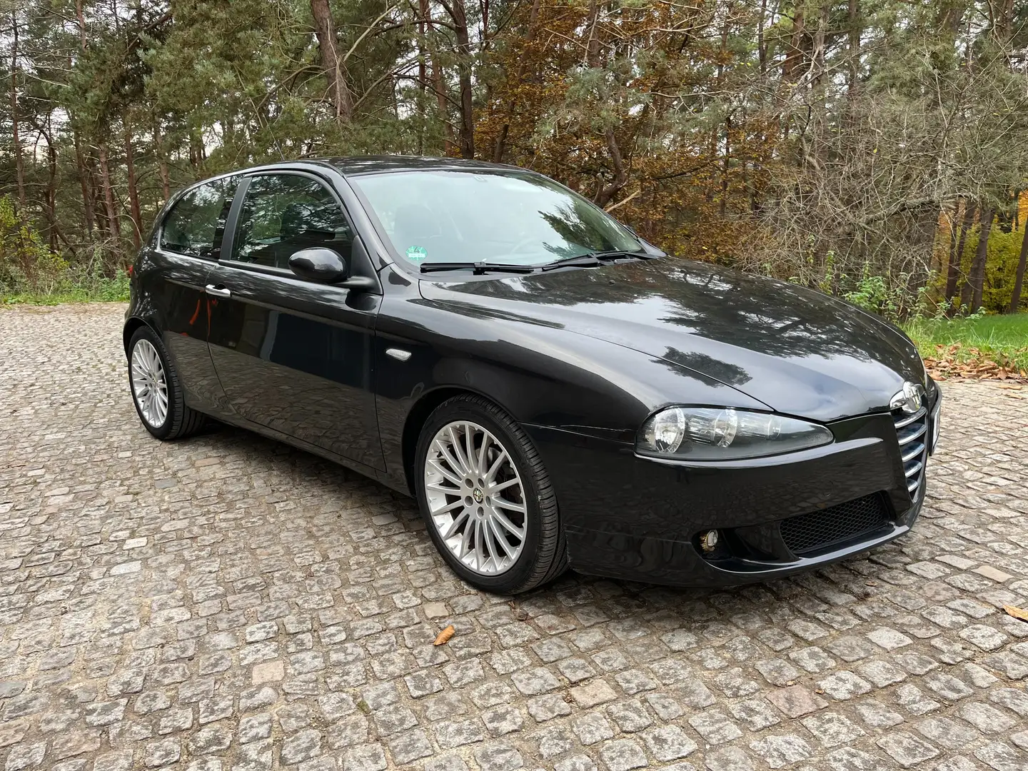 Alfa Romeo 147 147 1.6i T.S. 105 Distinctive Noir - 1