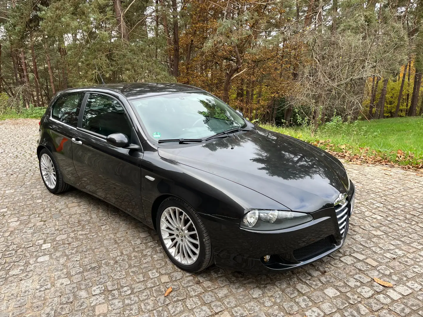 Alfa Romeo 147 147 1.6i T.S. 105 Distinctive Noir - 2