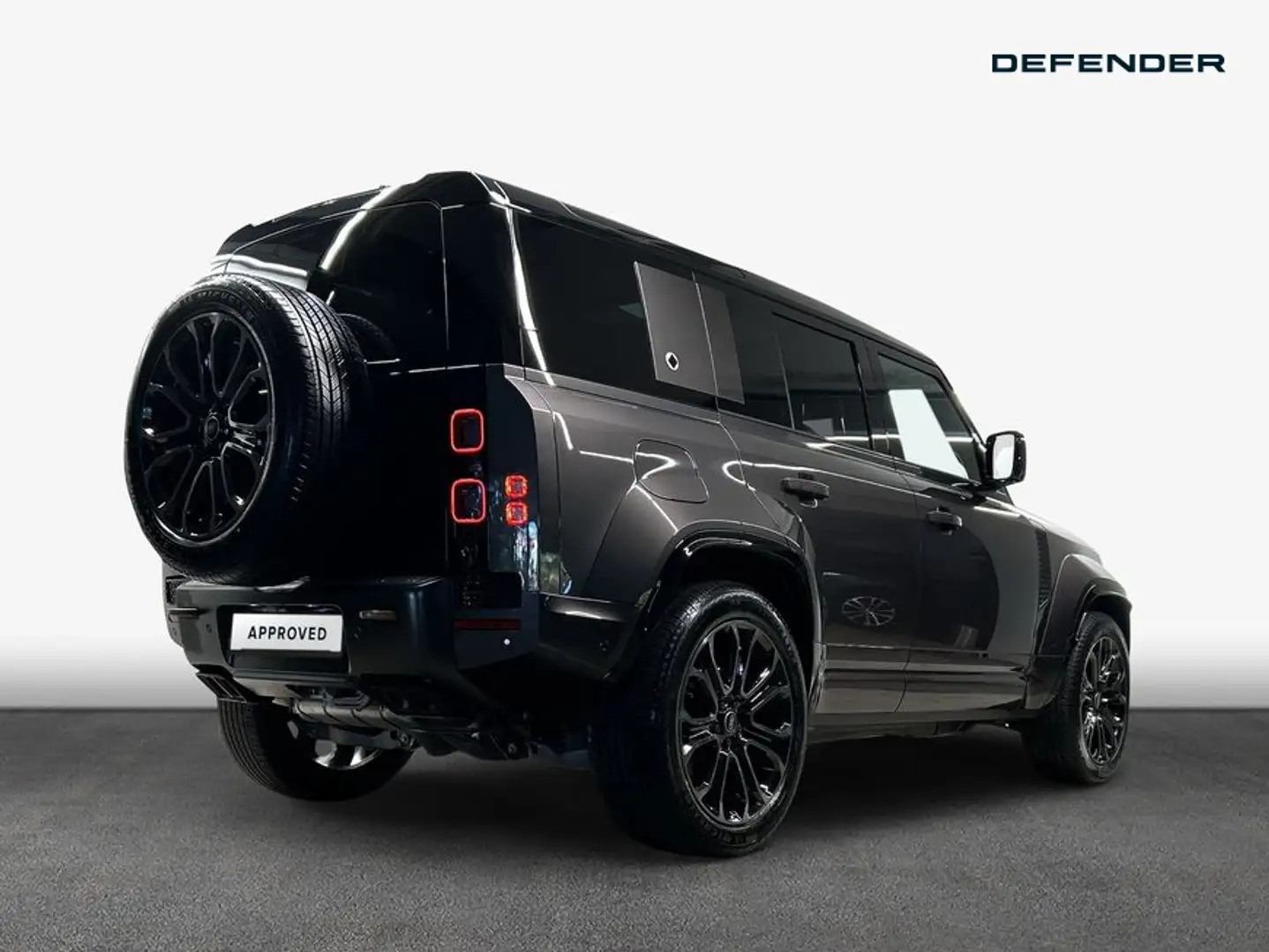 Land Rover Defender 110 P635 OCTA Grijs - 2