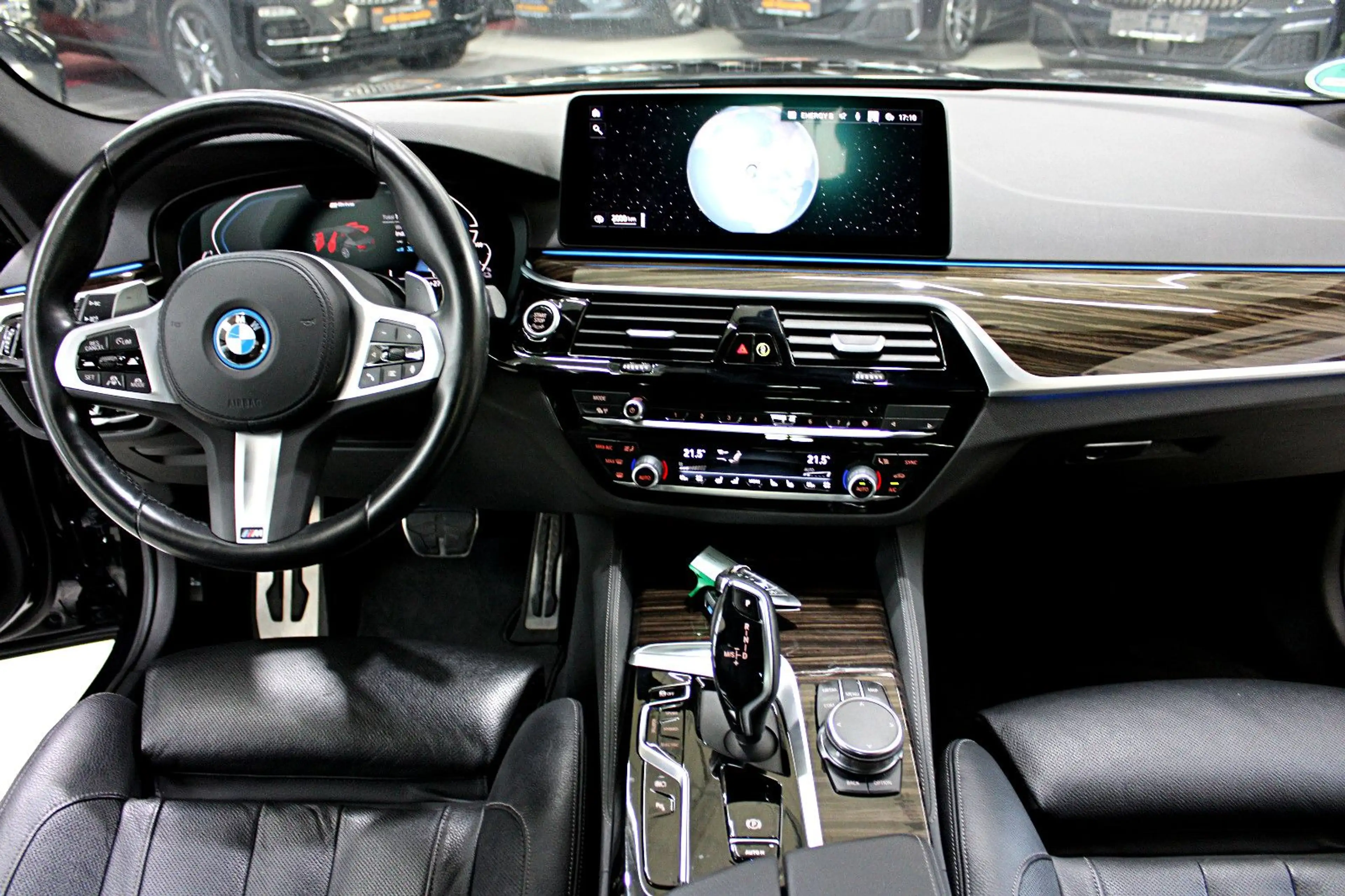 BMW 545 e xDrive,HUD,Kamera,H&K,Komfort,Laser — photo 7