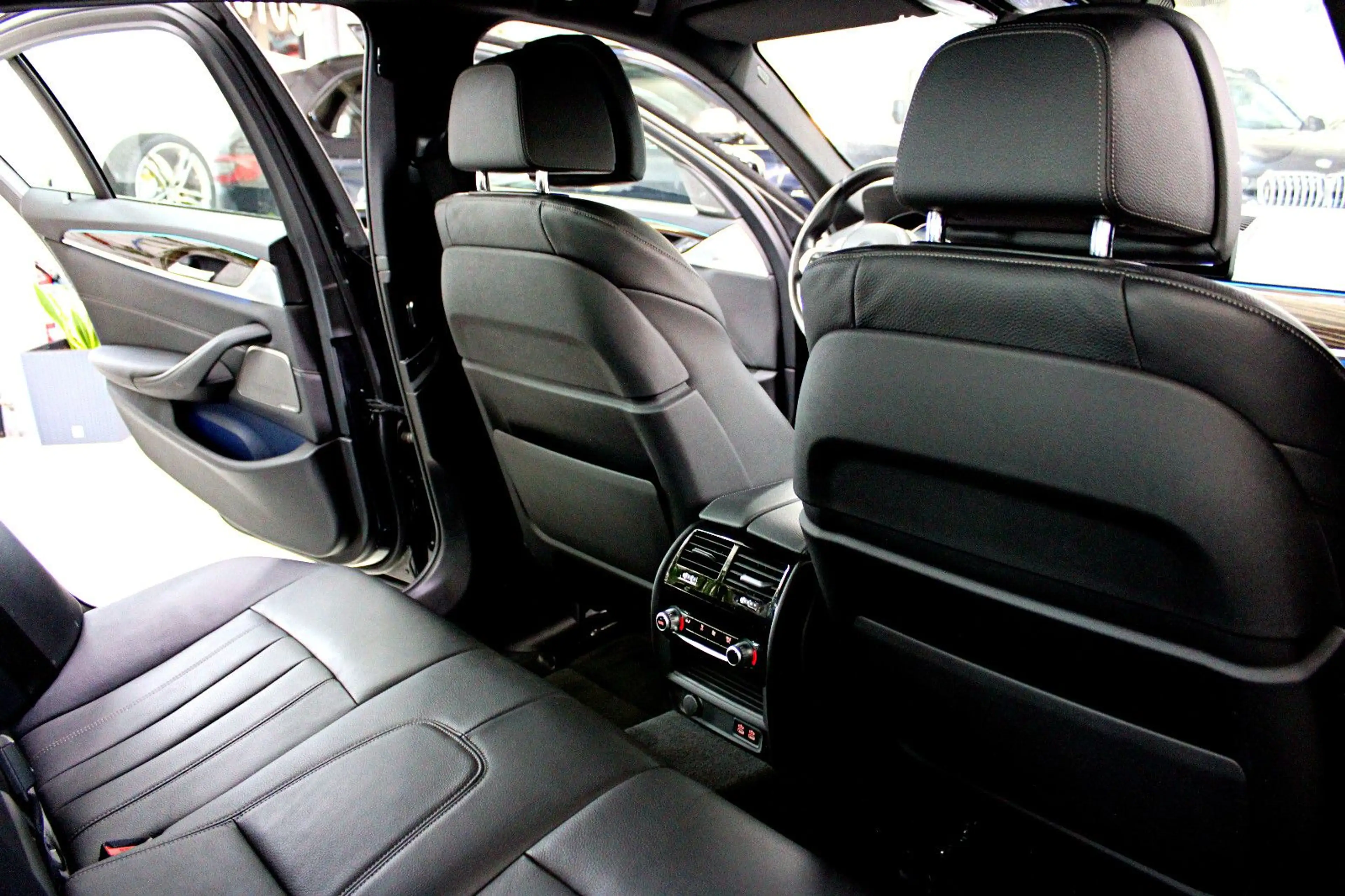 BMW 545 e xDrive,HUD,Kamera,H&K,Komfort,Laser — photo 11