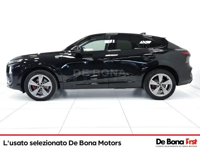 Audi Q3 view 3