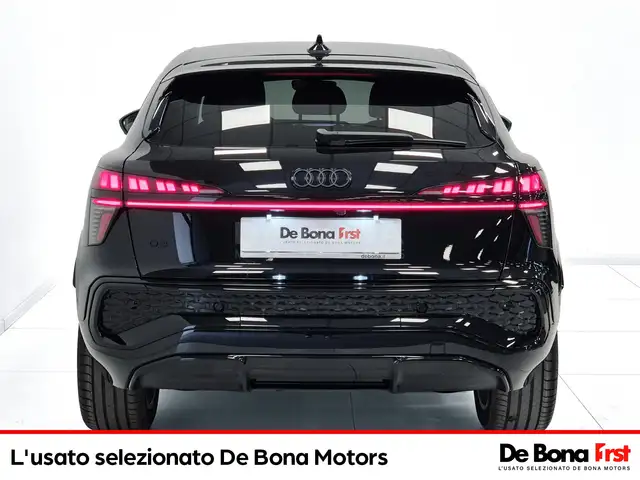 Audi Q3 view 4