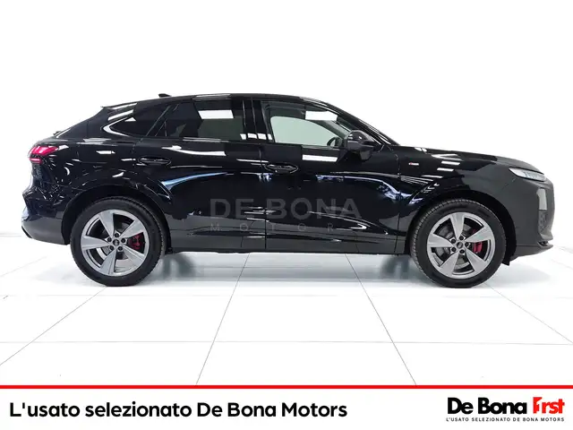 Audi Q3 view 5