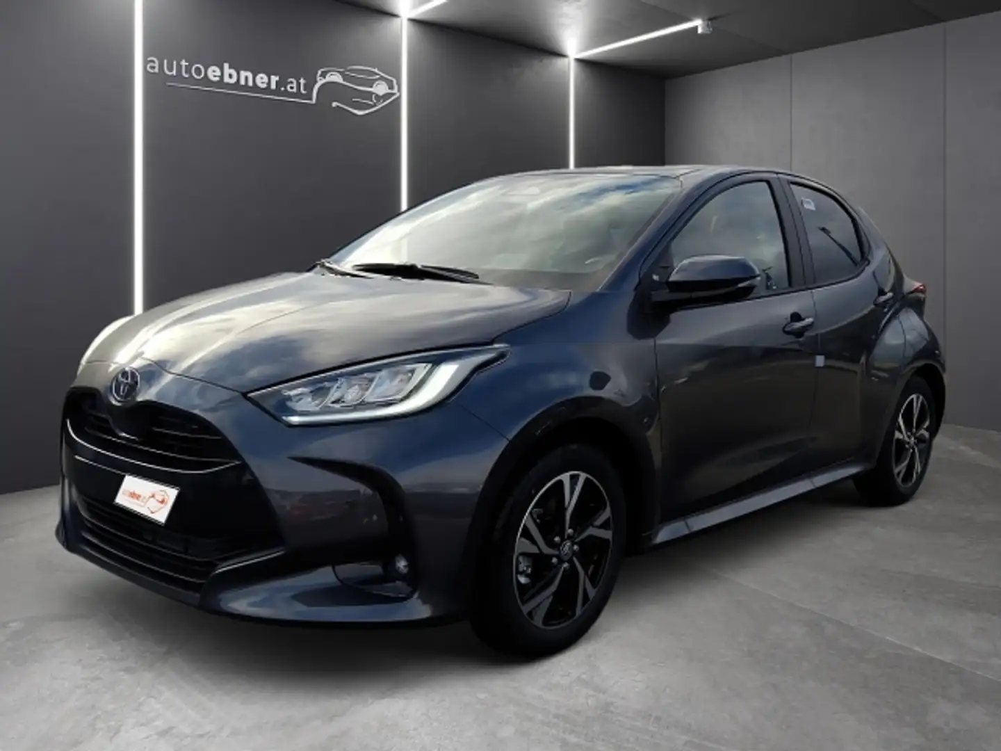 Toyota Yaris 1,5 VVT-i Hybrid Active Drive Aut. LED+LENKRDHZG+ Grau - 1