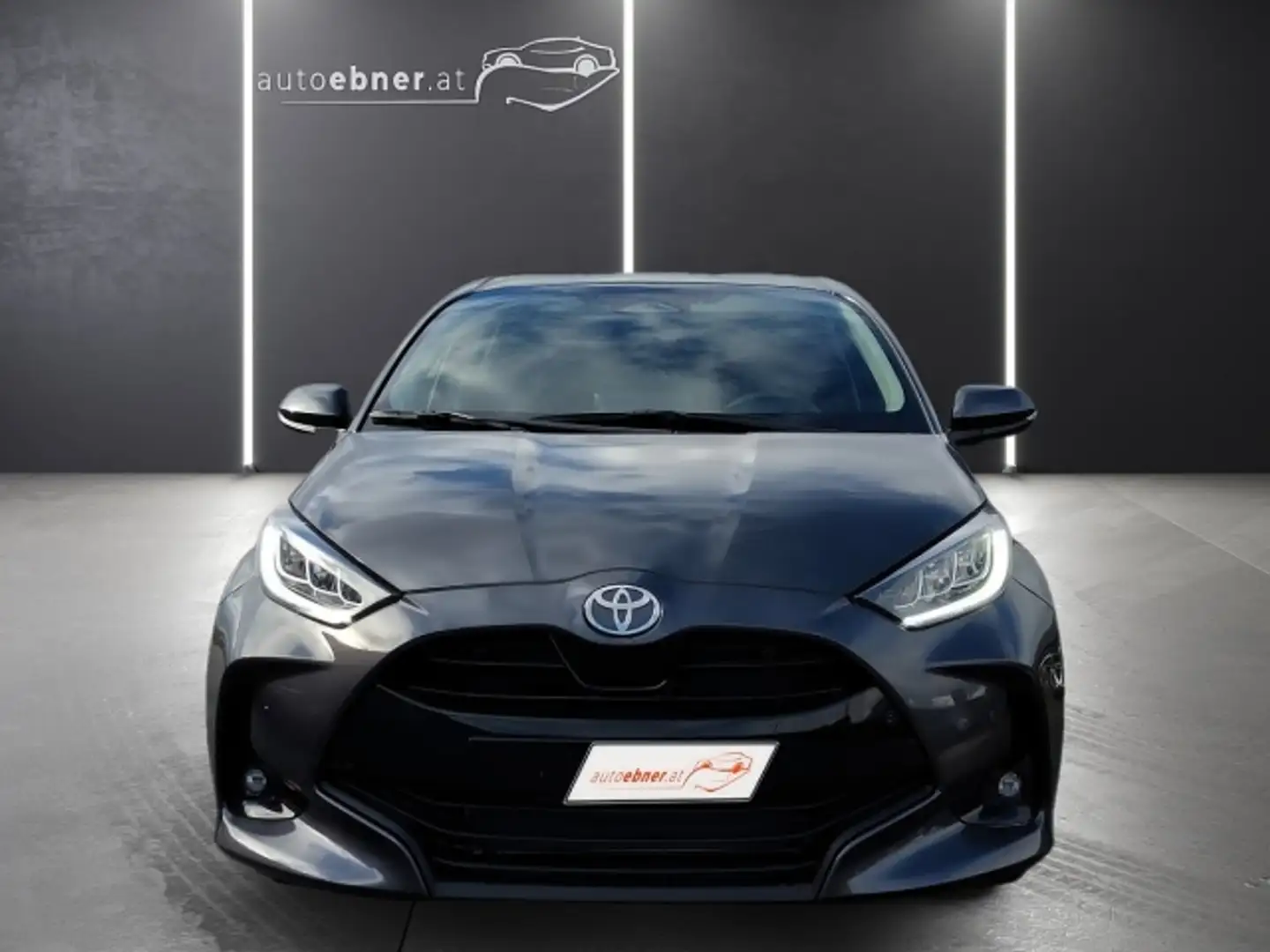 Toyota Yaris 1,5 VVT-i Hybrid Active Drive Aut. LED+LENKRDHZG+ Grau - 2