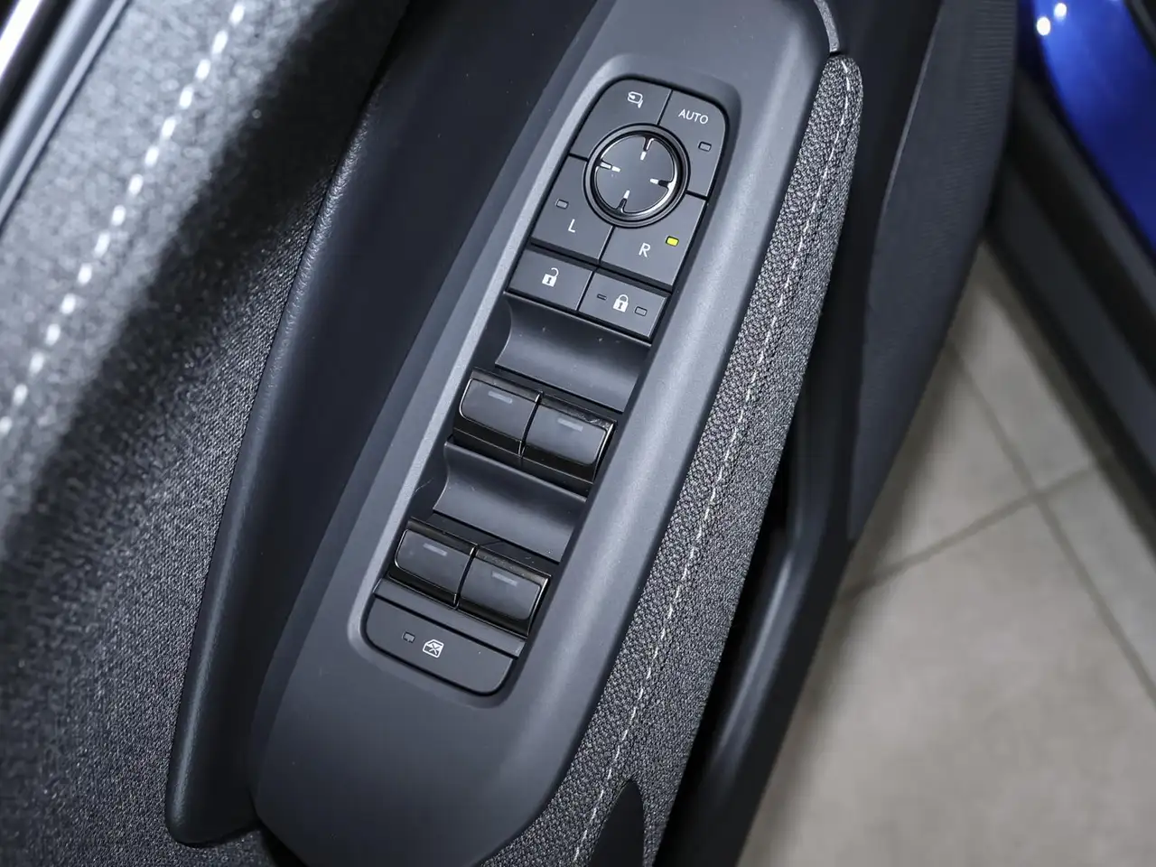 Lexus LBX 1.5 Hybrid Komfort NAVI PDC KLIMA BT ZV SERVO 11