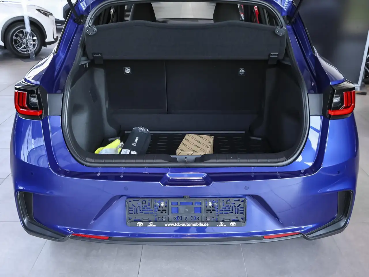 Lexus LBX 1.5 Hybrid Komfort NAVI PDC KLIMA BT ZV SERVO 9
