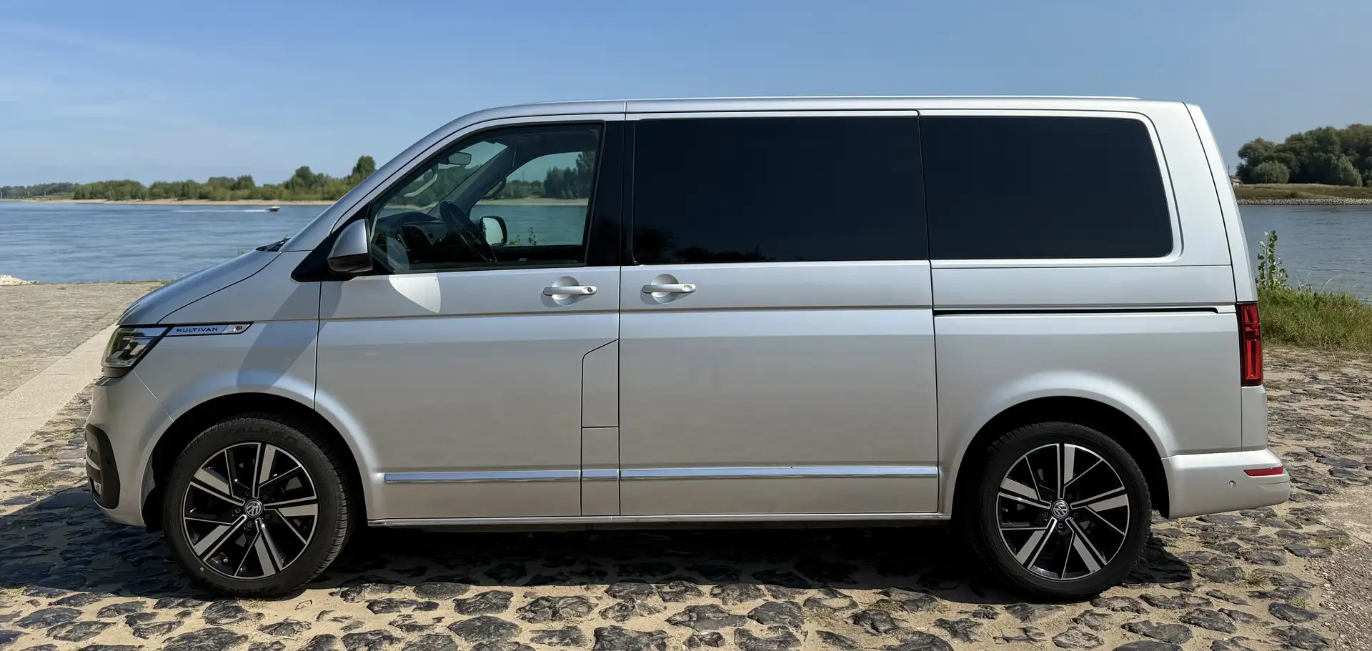 Volkswagen T6.1 Multivan Multivan Highline FWD Gris - 1