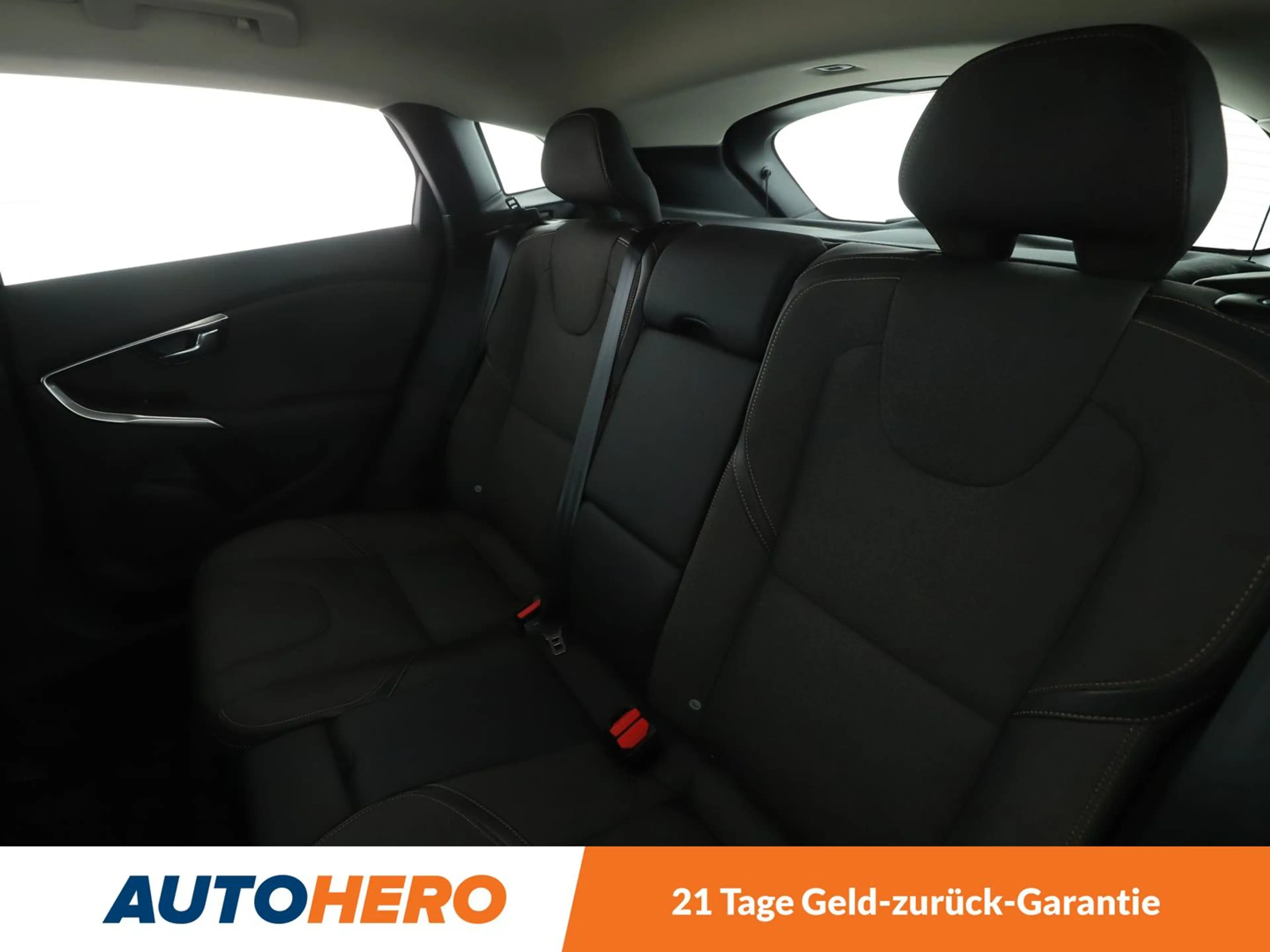 Volvo V40 Cross Country 2.0 D3 Momentum Aut.*NAVI*PDC*TEMPO*PANO*SHZ* — photo 14