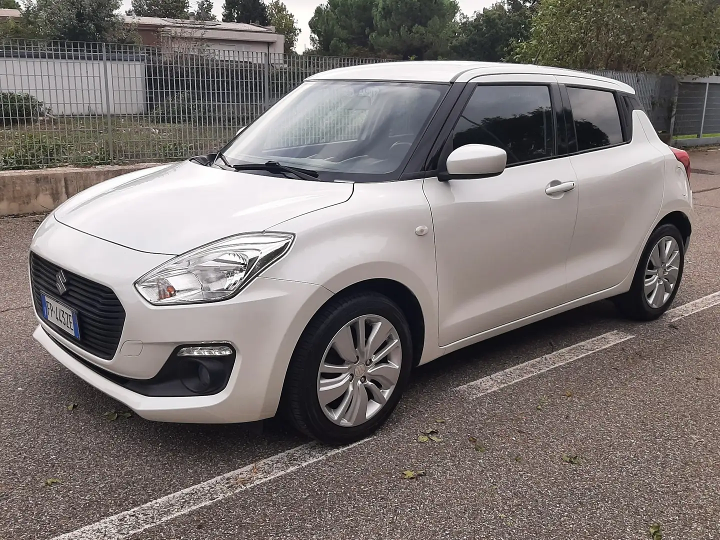 Suzuki Swift 1.2 dualjet Cool Launch Edition 2wd Wit - 2