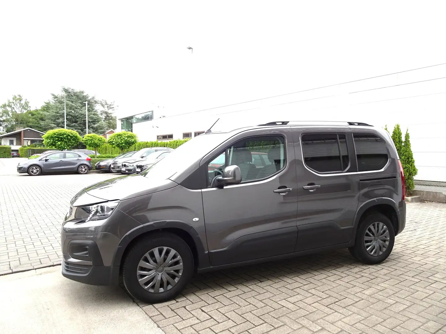 Peugeot Rifter 1.2i 5pl. Allure CAMERA,CARPLAY,CRUISE,PDC V+A,DAB Gris - 2