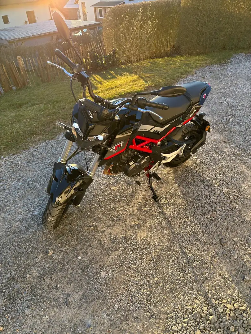 Benelli TNT 125 Černá - 2