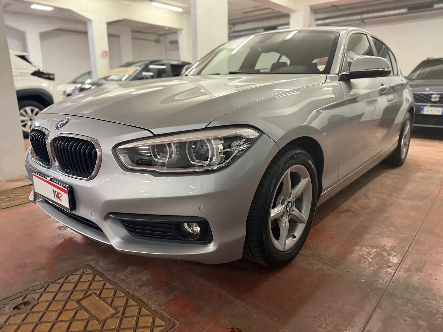 BMW 116 116d Advantage 5p auto euro6b Zilver - 1