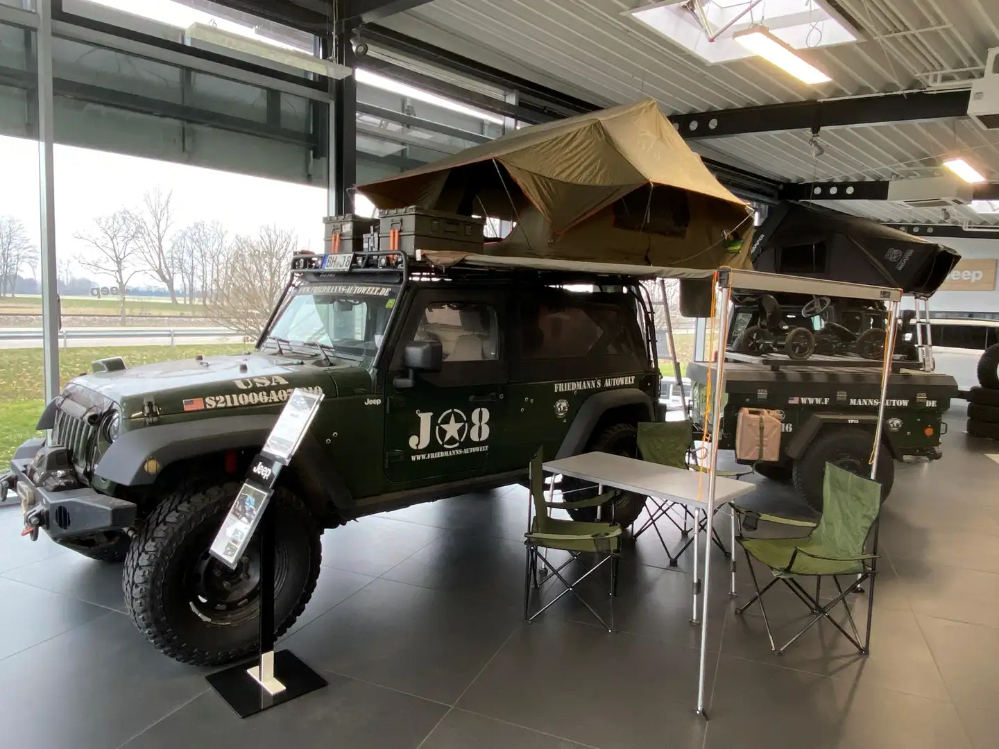 Jeep J8 Military Ausführung Sammlerstück 2 Stk. zelena - 2