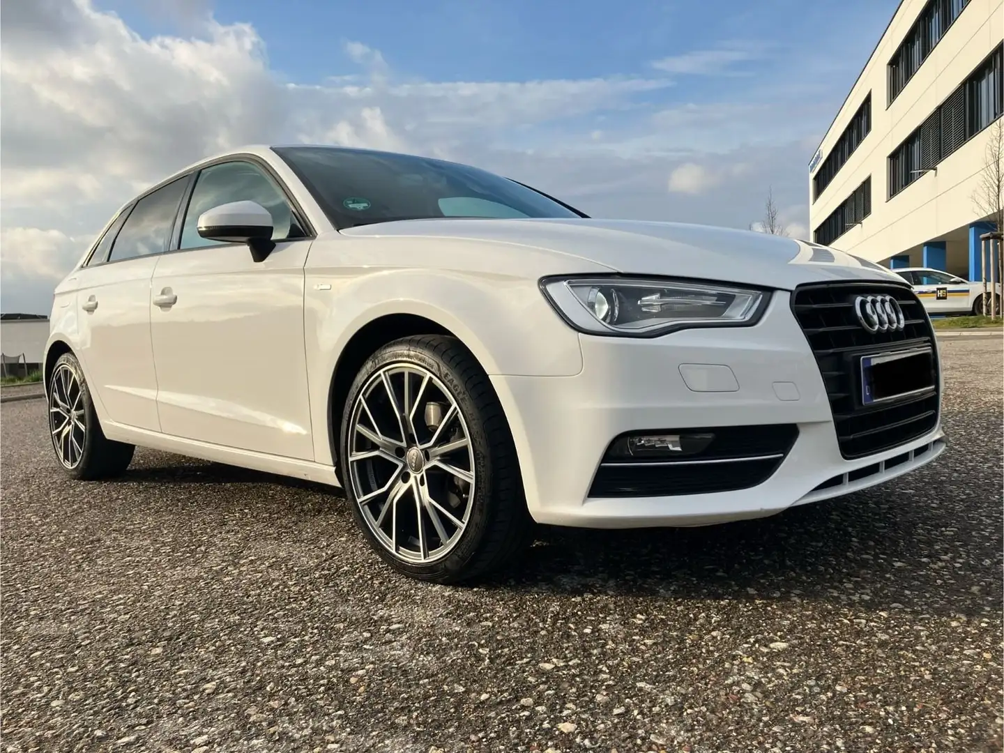 Audi A3 A3 Sportback Diesel 2.0 TDI Sportback S line Sport Bílá - 1