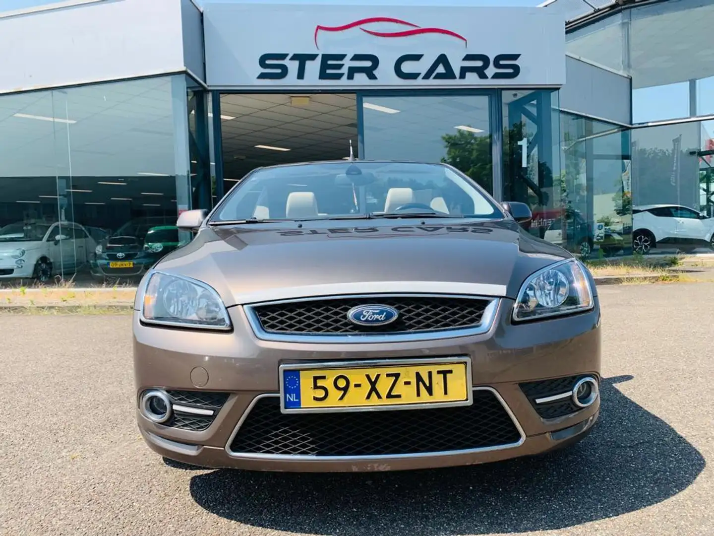 Ford Focus CC Coupé-Cabriolet 2.0-16V Titanium, Cabriolet, Airco Marrón - 2