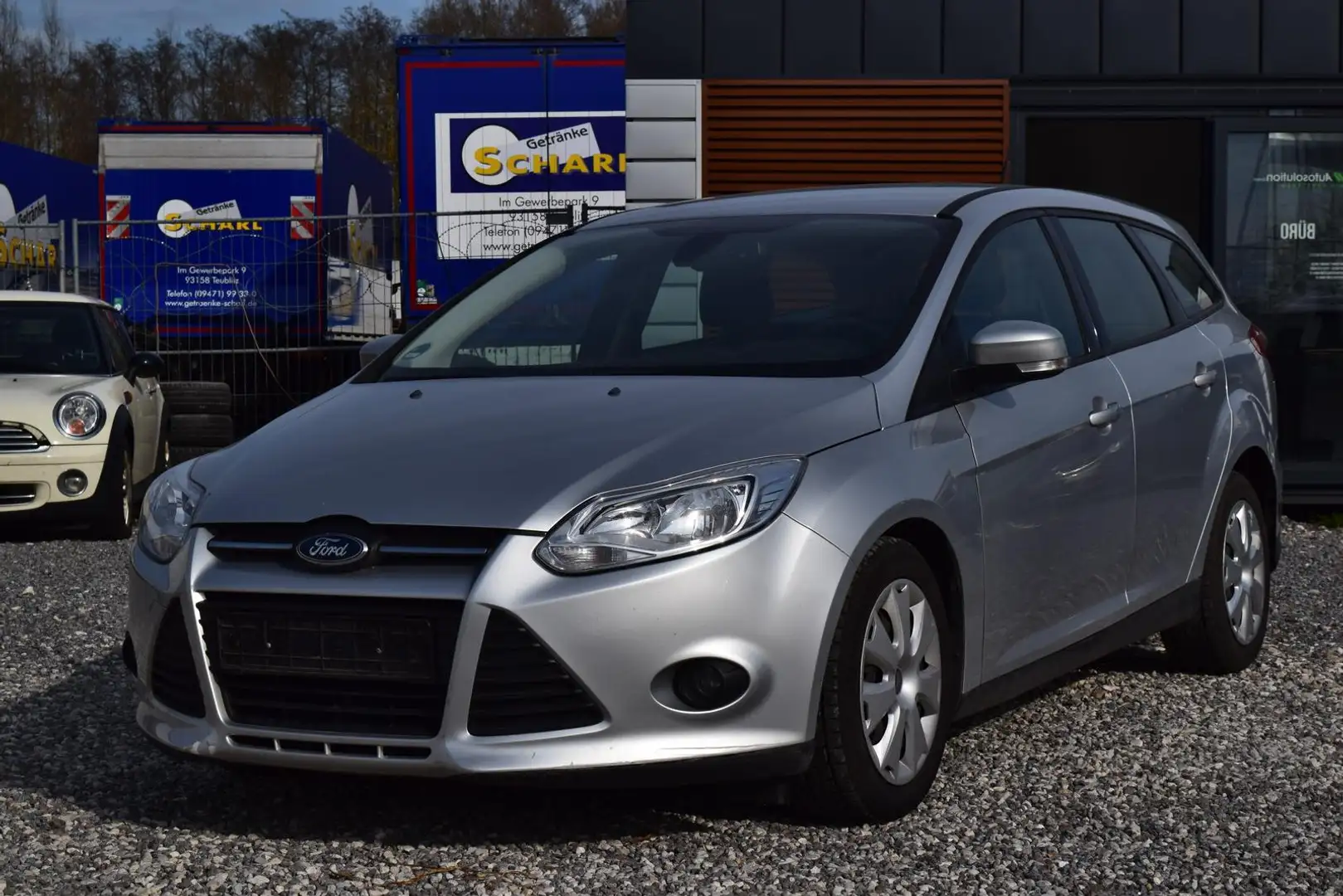 Ford Focus Trend 1.6 TDCi *KLIMAAUTO.*SITZHEIZUNG*AHK Plateado - 1