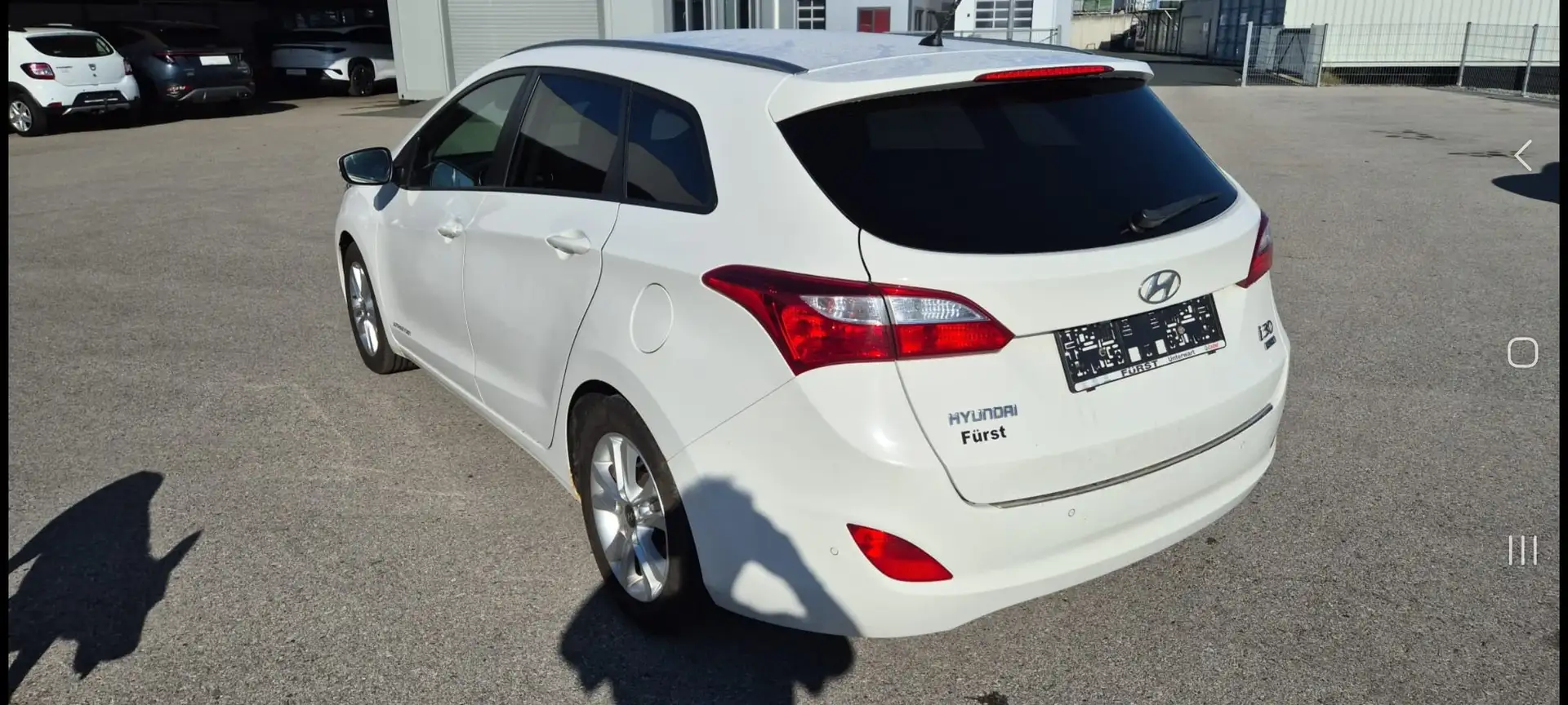 Hyundai i30 i30 CW 1,4 CRDi Premium DPF Premium Weiß - 1