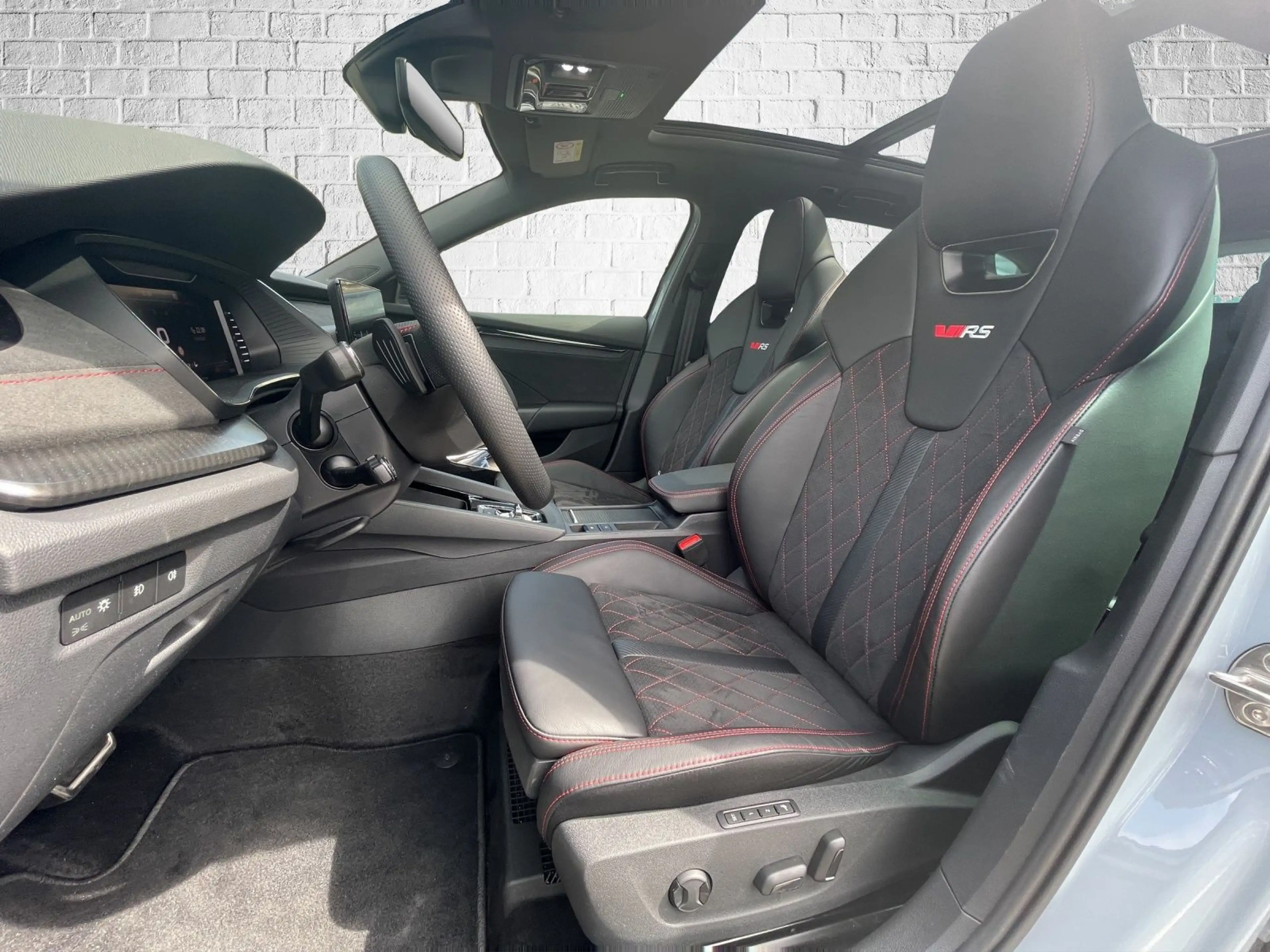 Skoda Octavia Combi 2.0 TDI DSG - RS Final Edition — photo 9