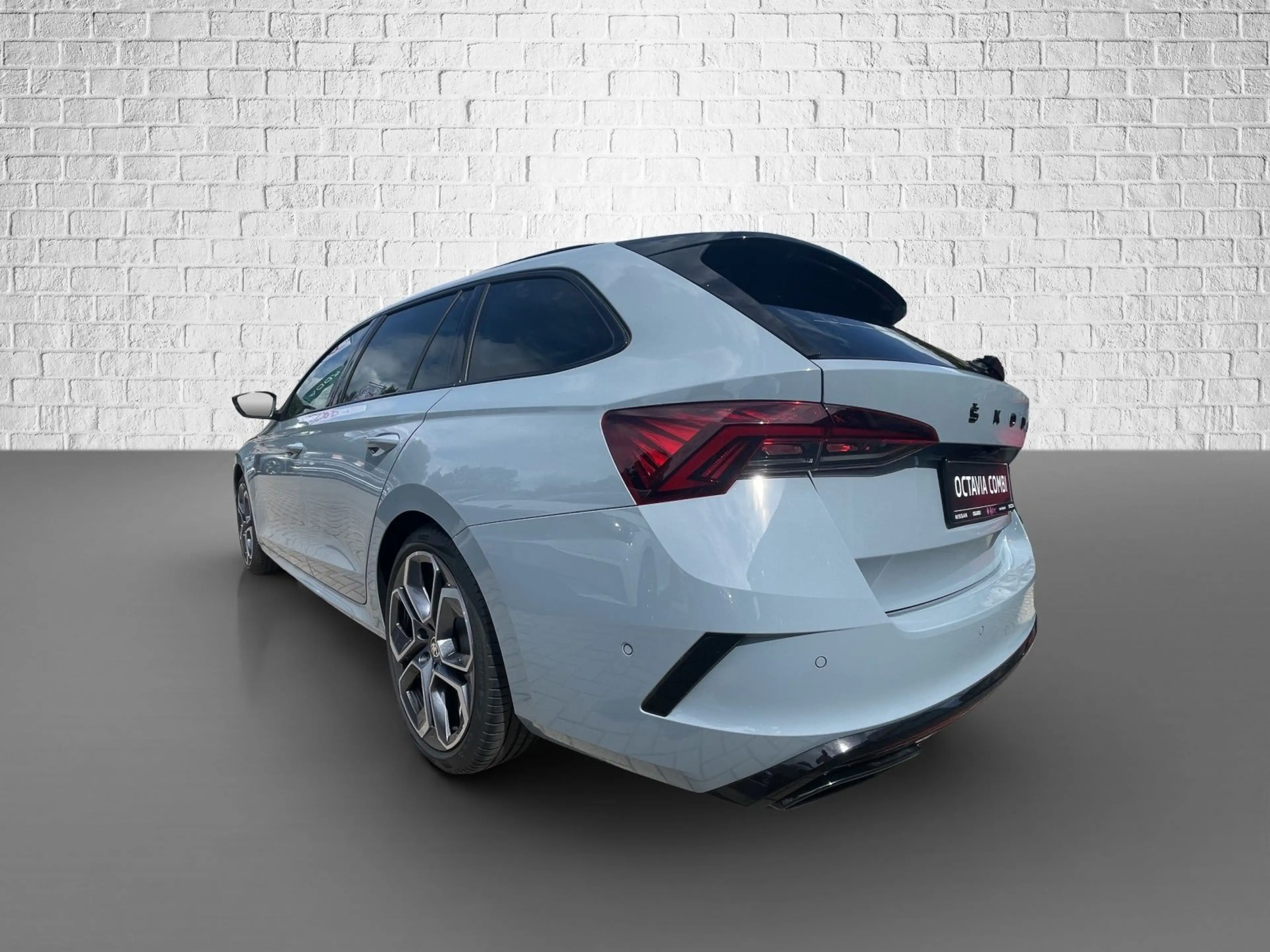 Skoda Octavia Combi 2.0 TDI DSG - RS Final Edition — photo 3